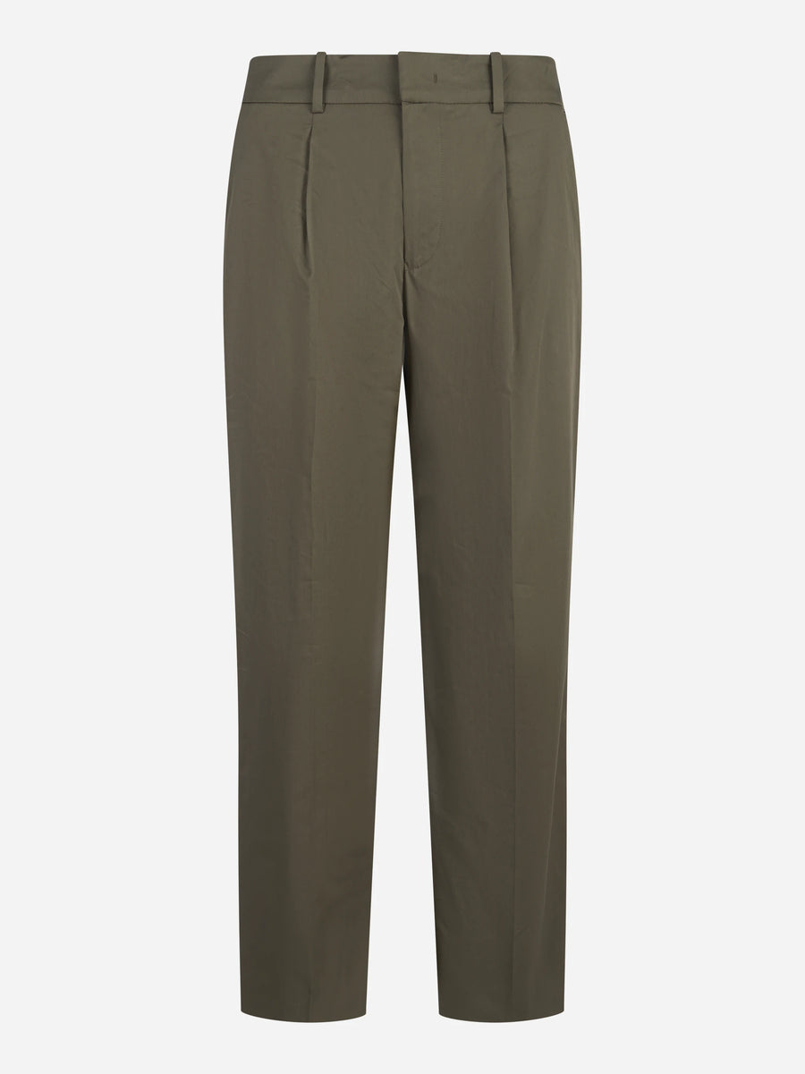 Pantalone Daisy con una pince in cotone stretch verde