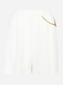 Shorts in gabardina bianco con logo gioiello