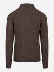 Polo marrone con motiva a treccia