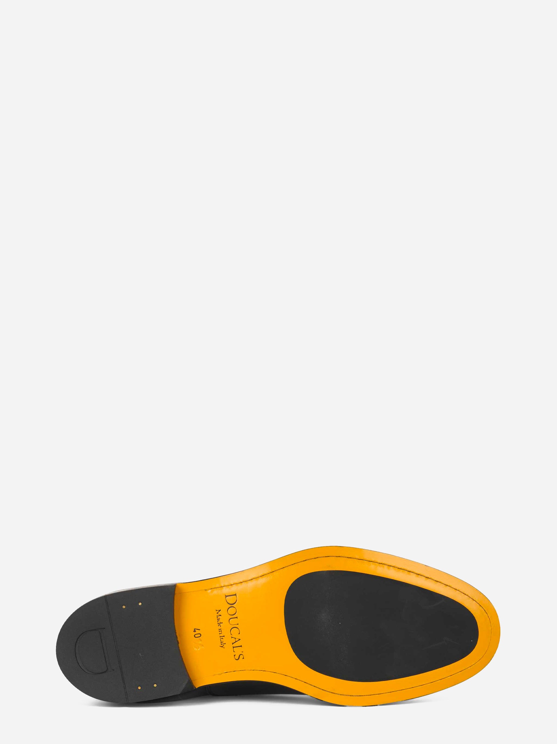 Stringata in pelle con fondo cuoio Nera