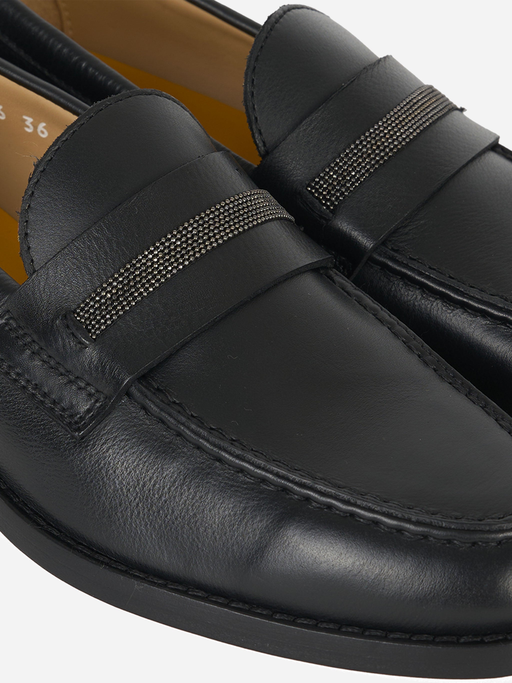Mocassino in pelle con fascia in monile Nero
