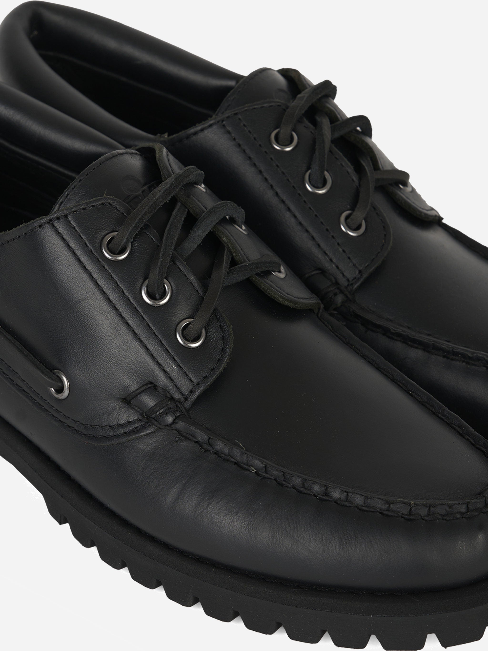 Stringata Acadia in pelle Nera
