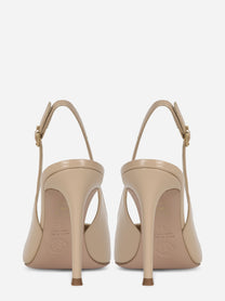 Scarpa con tacco slingback nude lucida