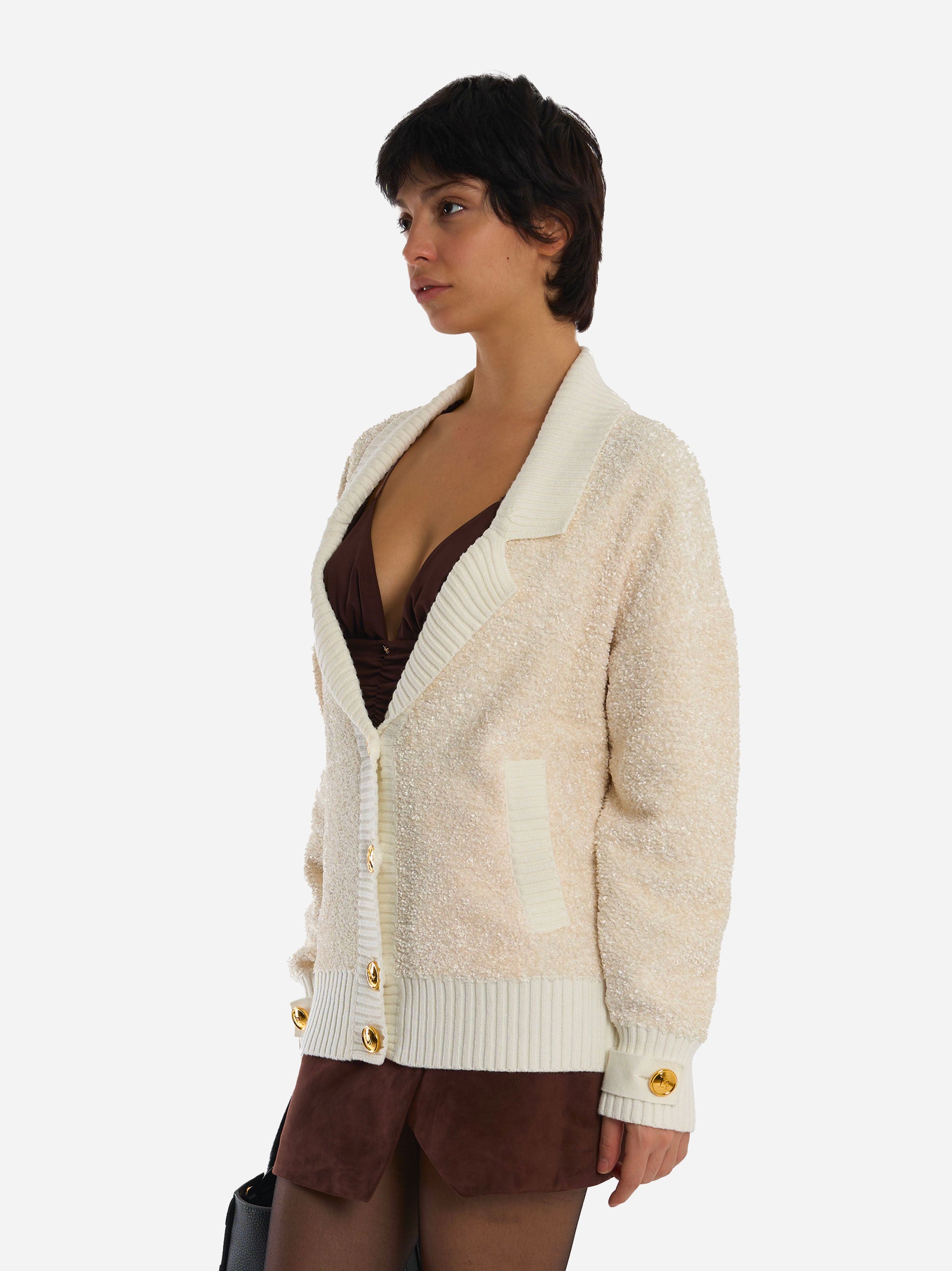 Cardigan in ciniglia bouclé con bottoni gioiello Bianco
