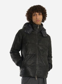 Piumino nero con cappuccio in pelle