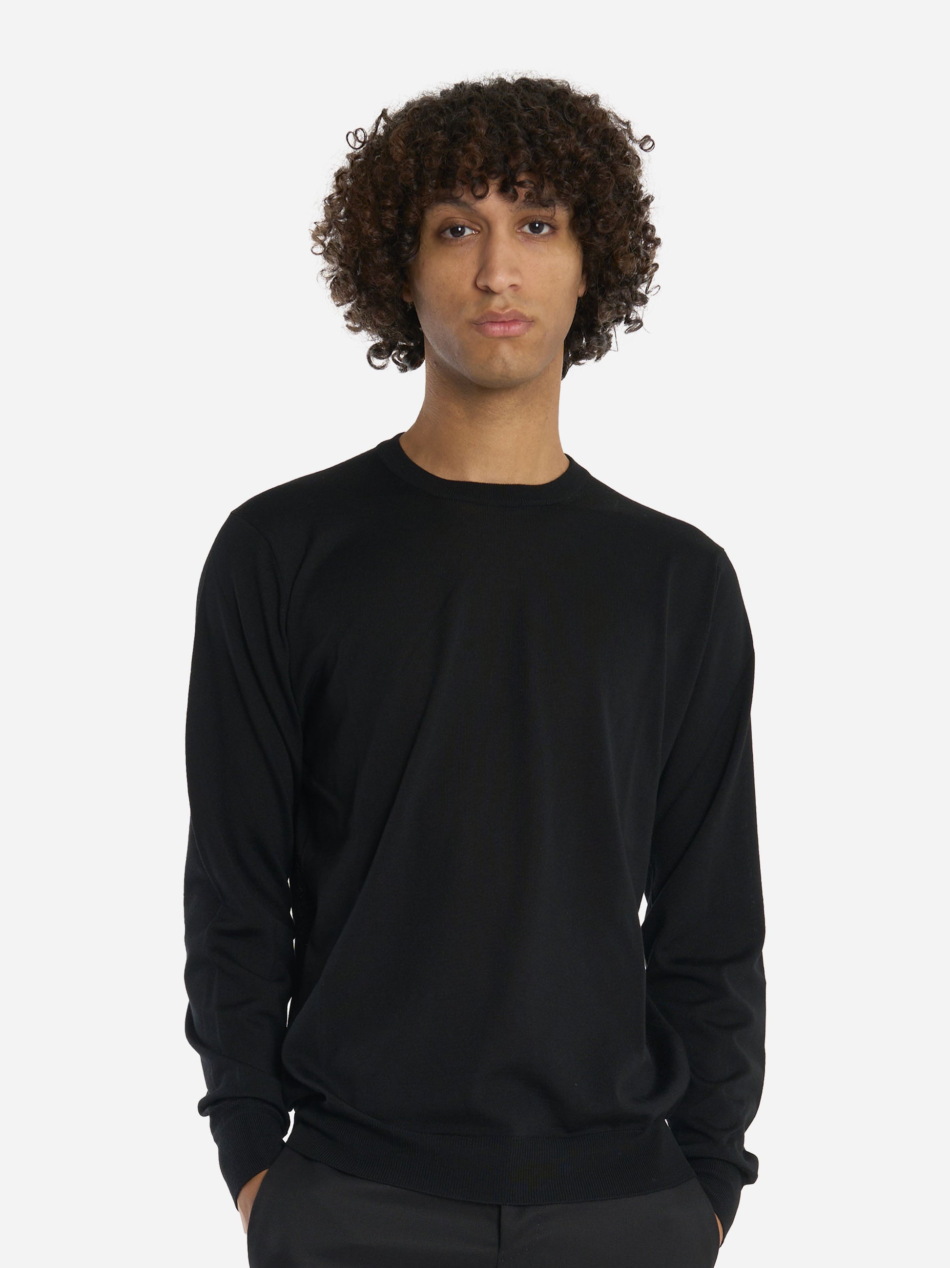 Maglia girocollo in lana finezza 16 Nera