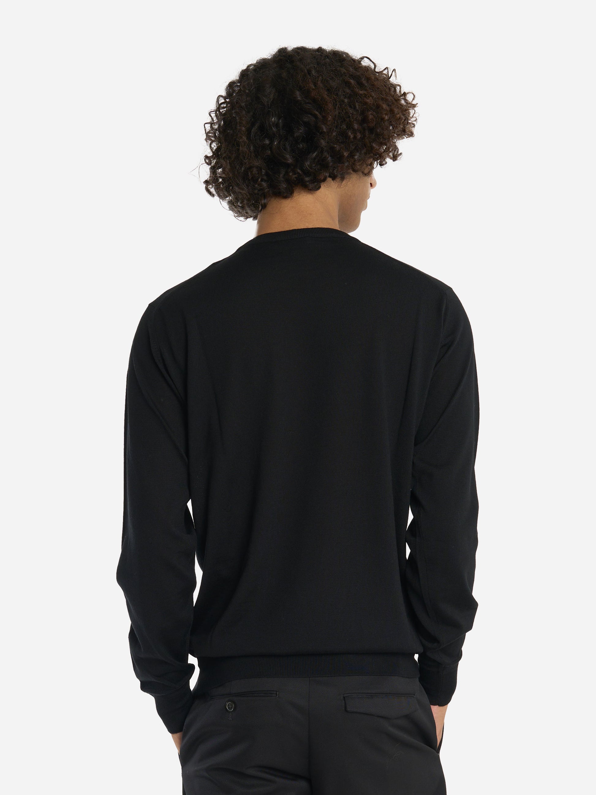 Maglia girocollo in lana finezza 16 Nera