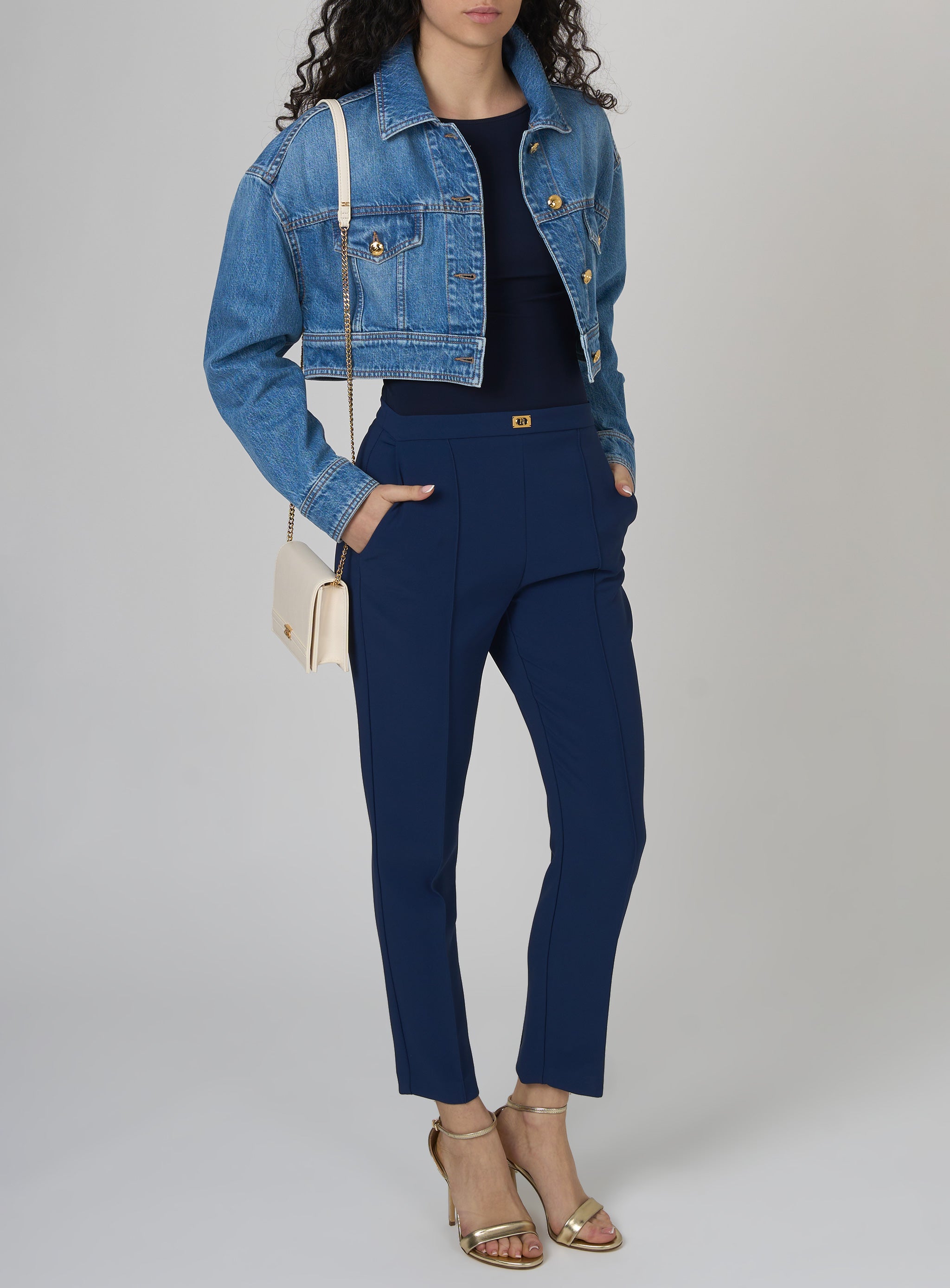 Pantaloni in crepe con tasche e placca logo Blu
