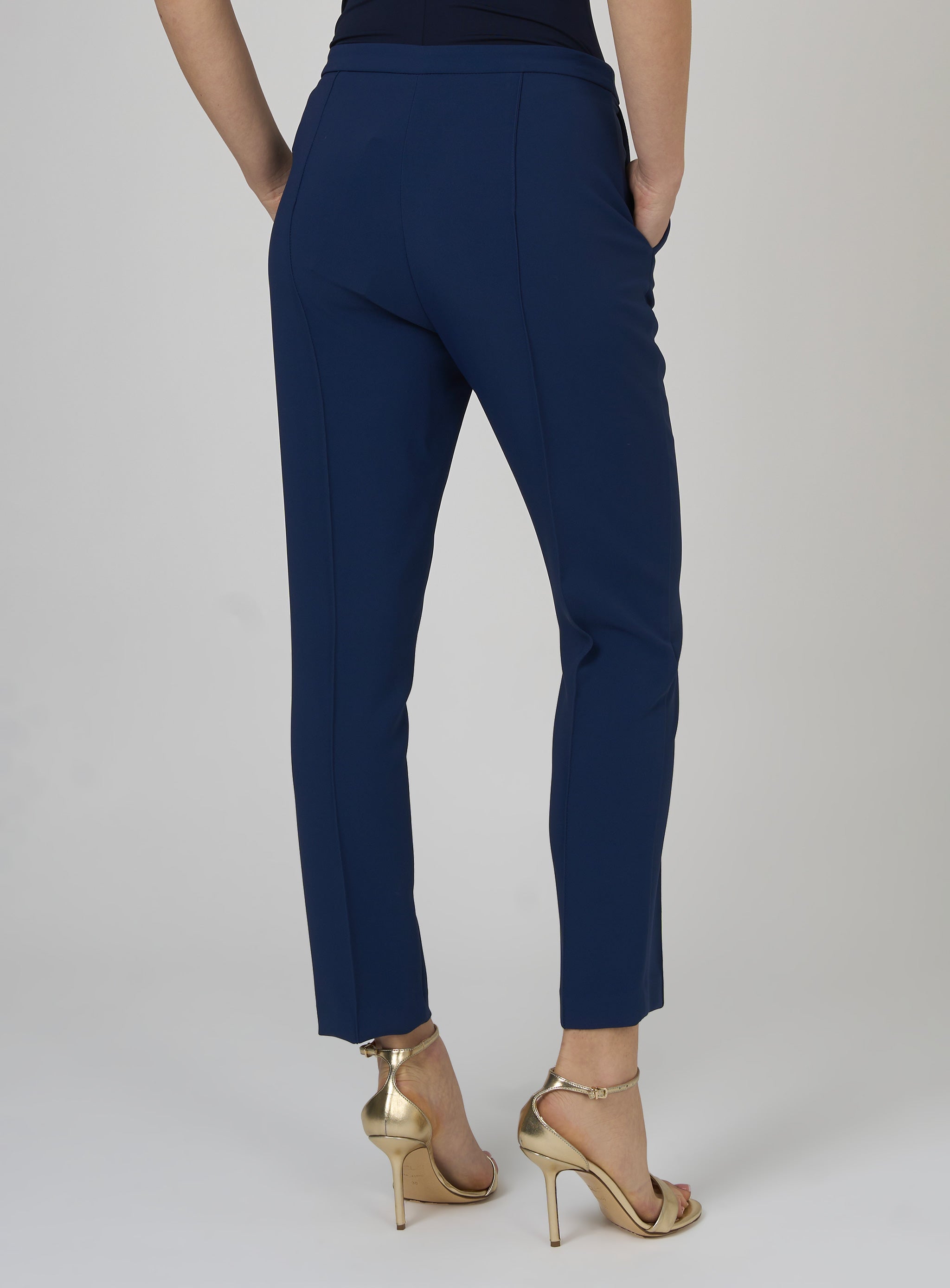 Pantaloni in crepe con tasche e placca logo Blu