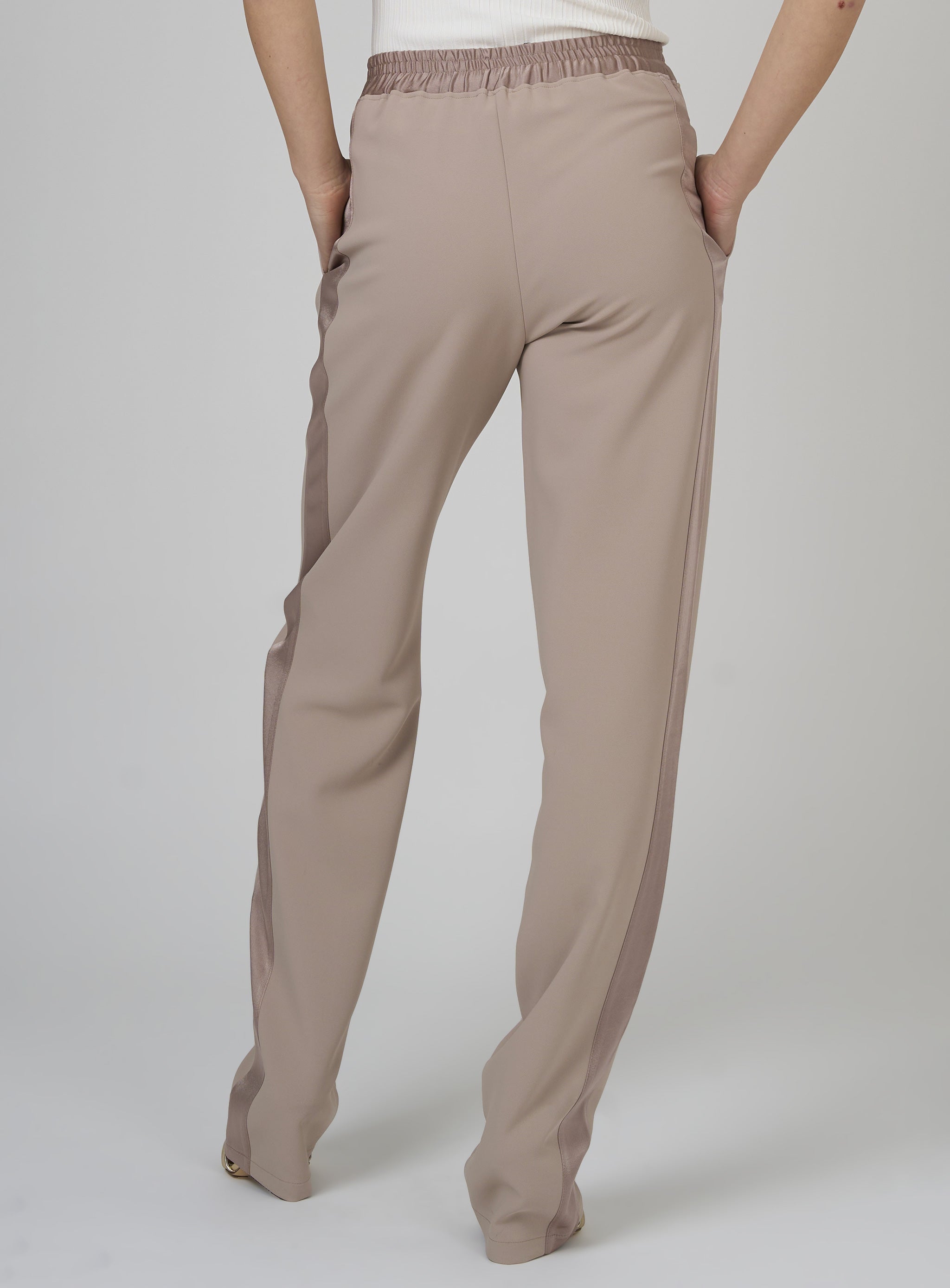 Pantaloni smoking in crepe con bande in raso Beige