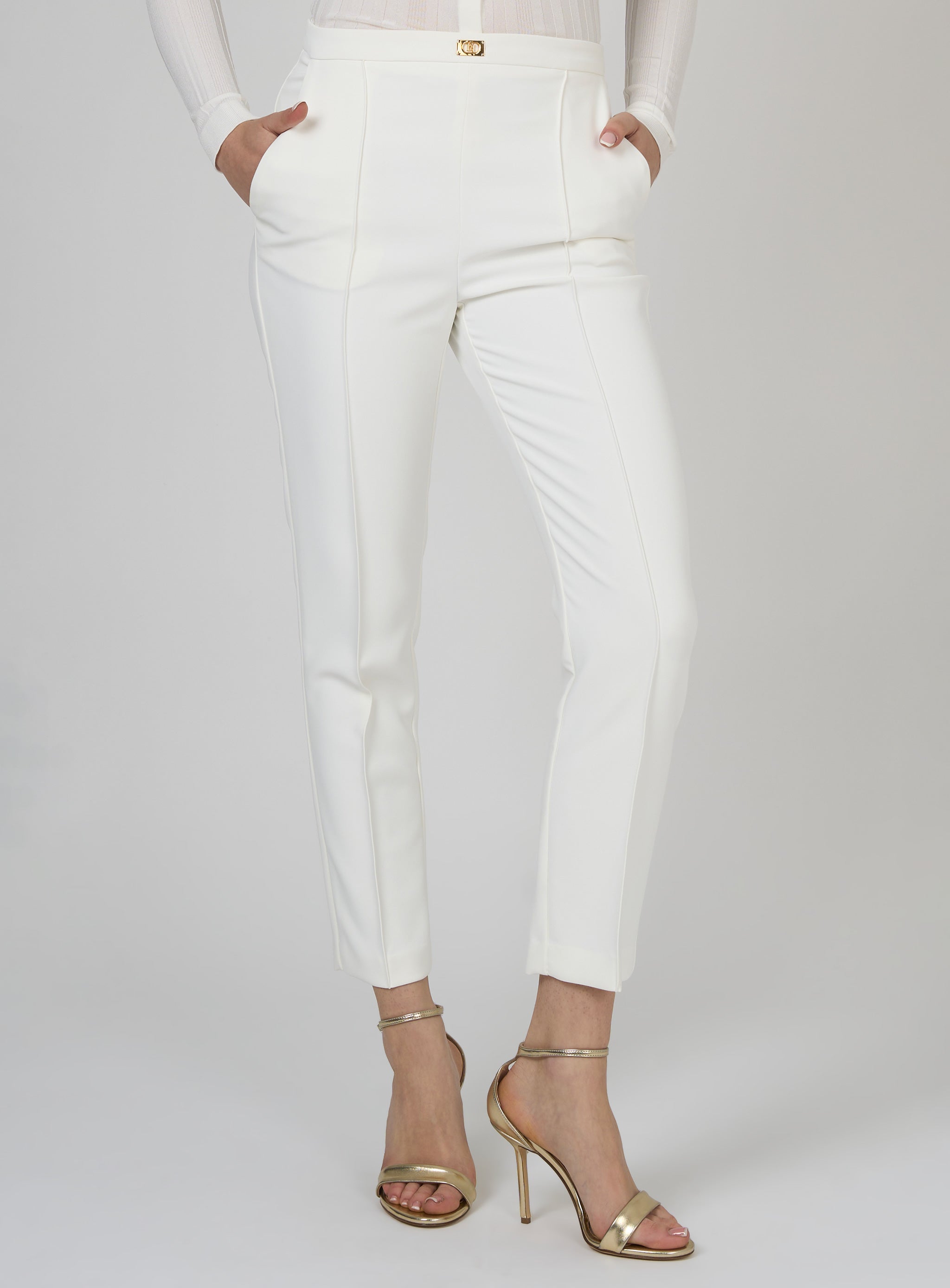 Pantaloni in crepe con tasche e placca logo Bianco