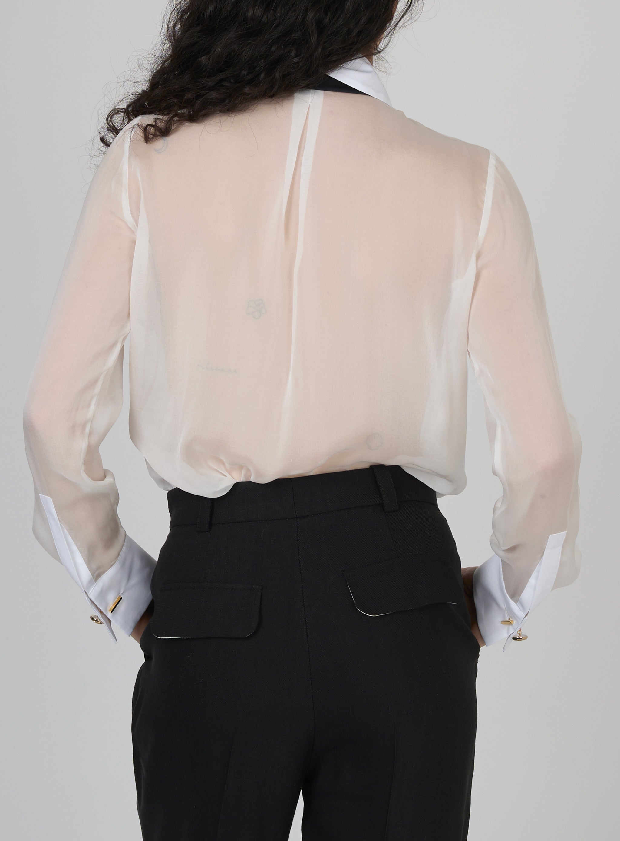 Camicia in voile di seta con ruches e cravatta Bianco