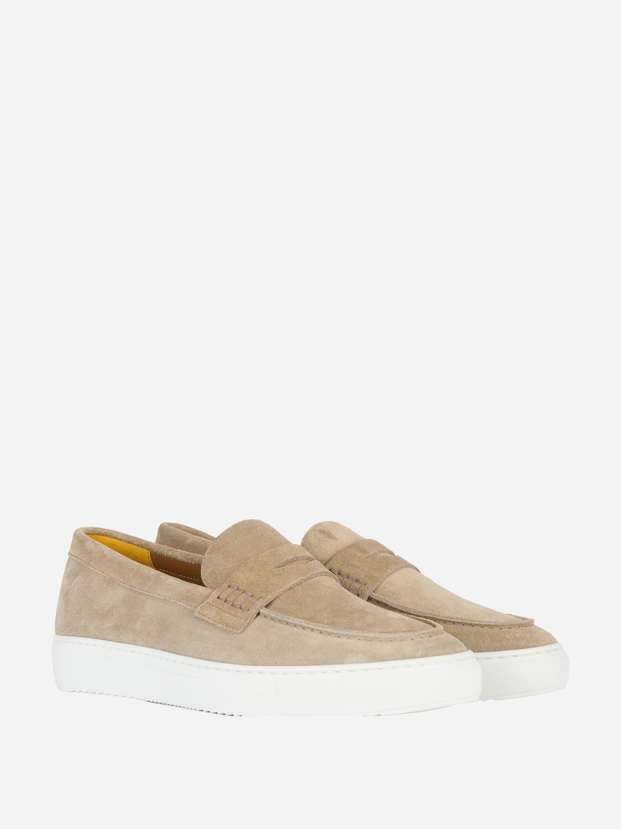 Mocassino in camoscio con fonfo gomma Beige