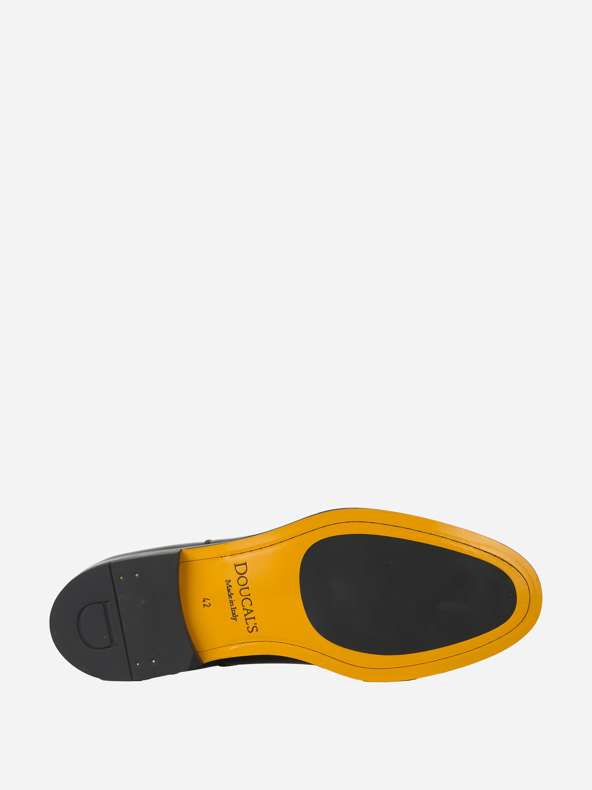 Stringata in pelle con fondo cuoio Nero