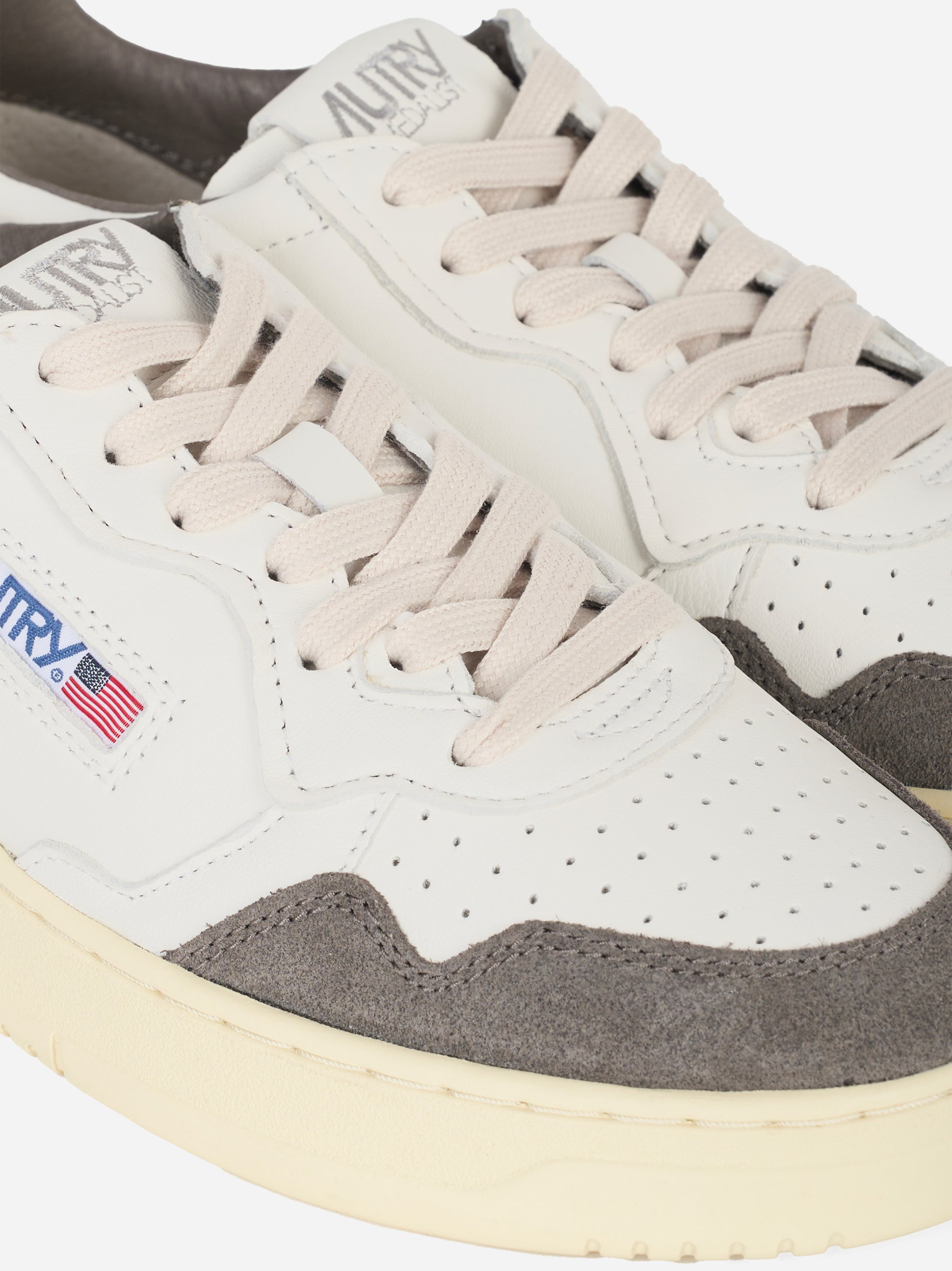Sneakers Medalist Low in pelle bianca e suede Grigio