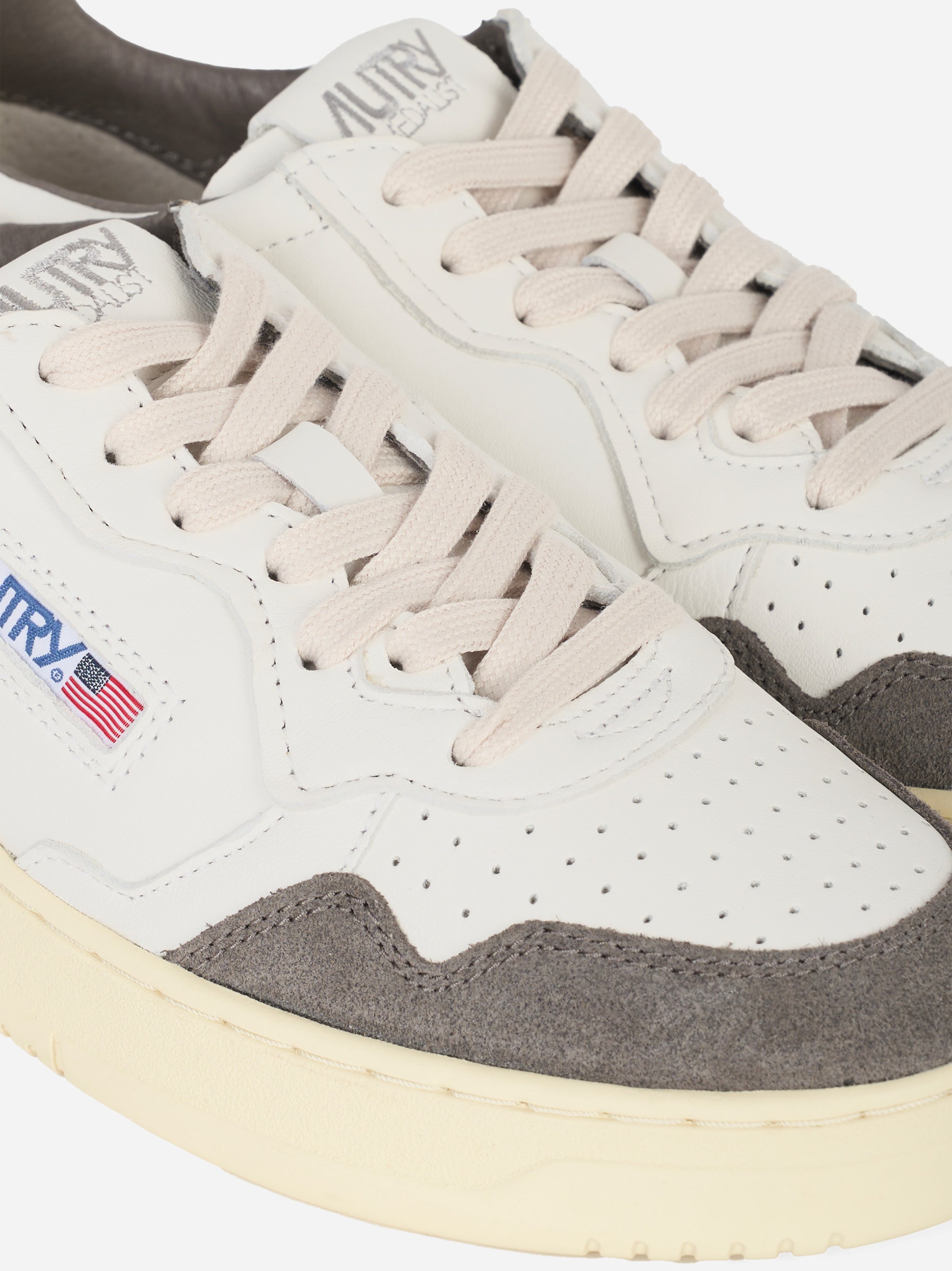 Sneakers Medalist Low in pelle bianca e suede Grigio