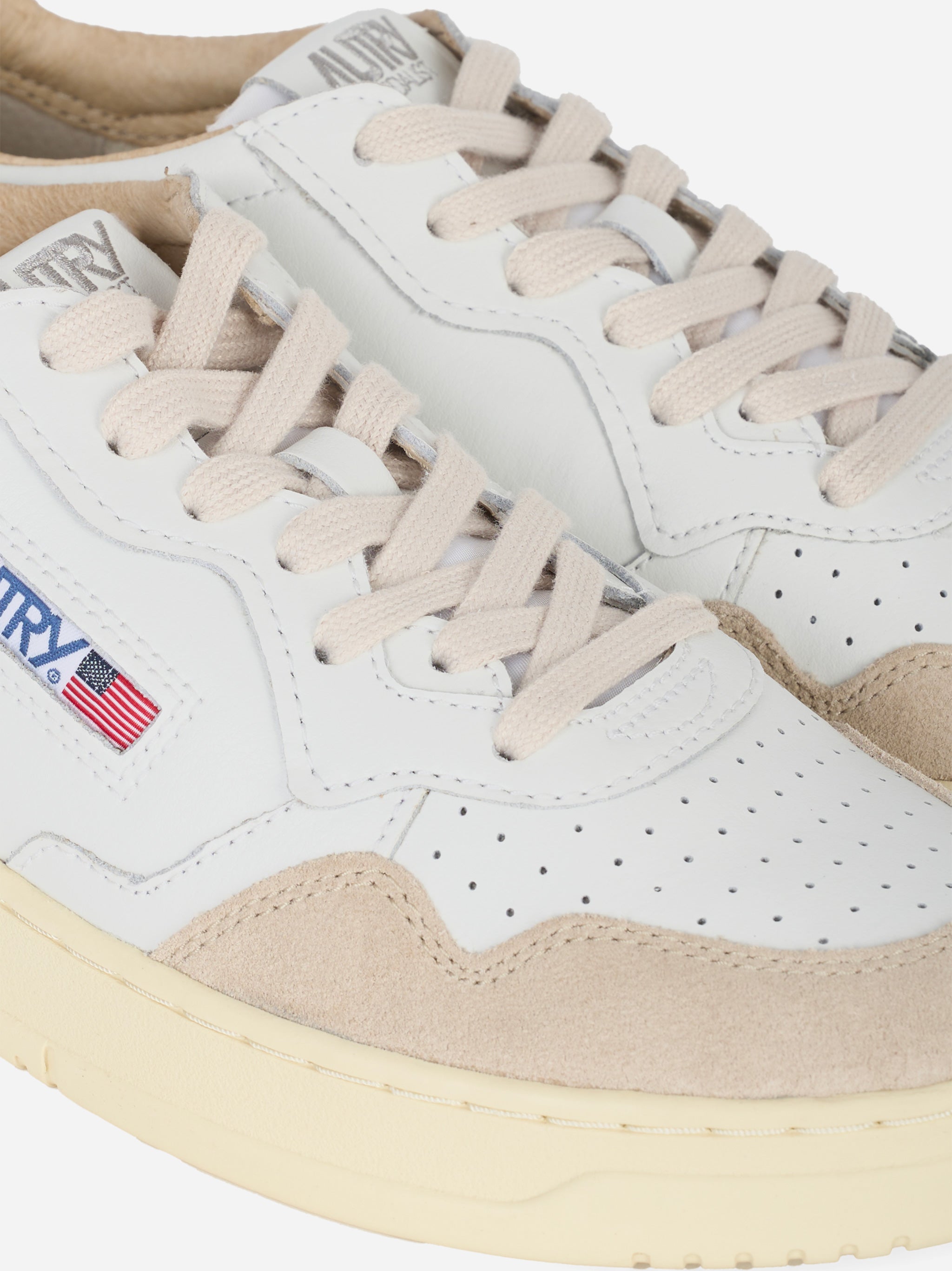 Sneakers Medalist Low in pelle bianca e e talloncino Marrone