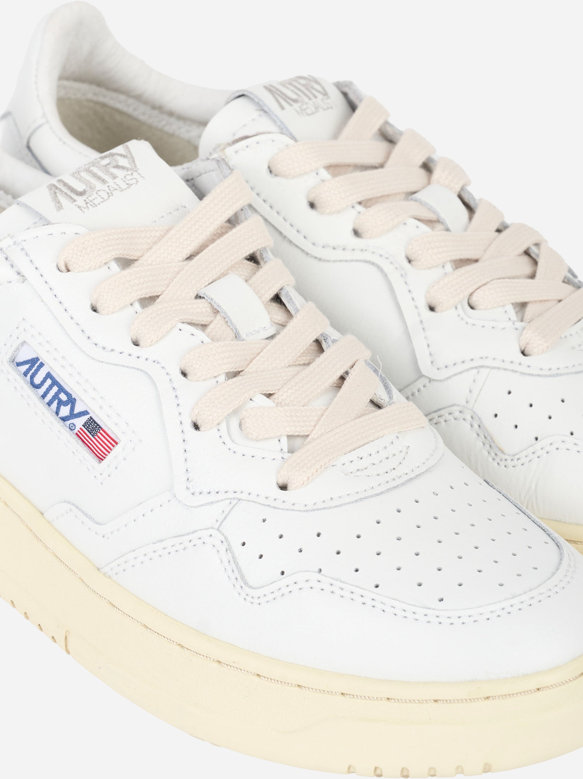 SNEAKERS MEDALIST LOW IN PELLE BIANCA