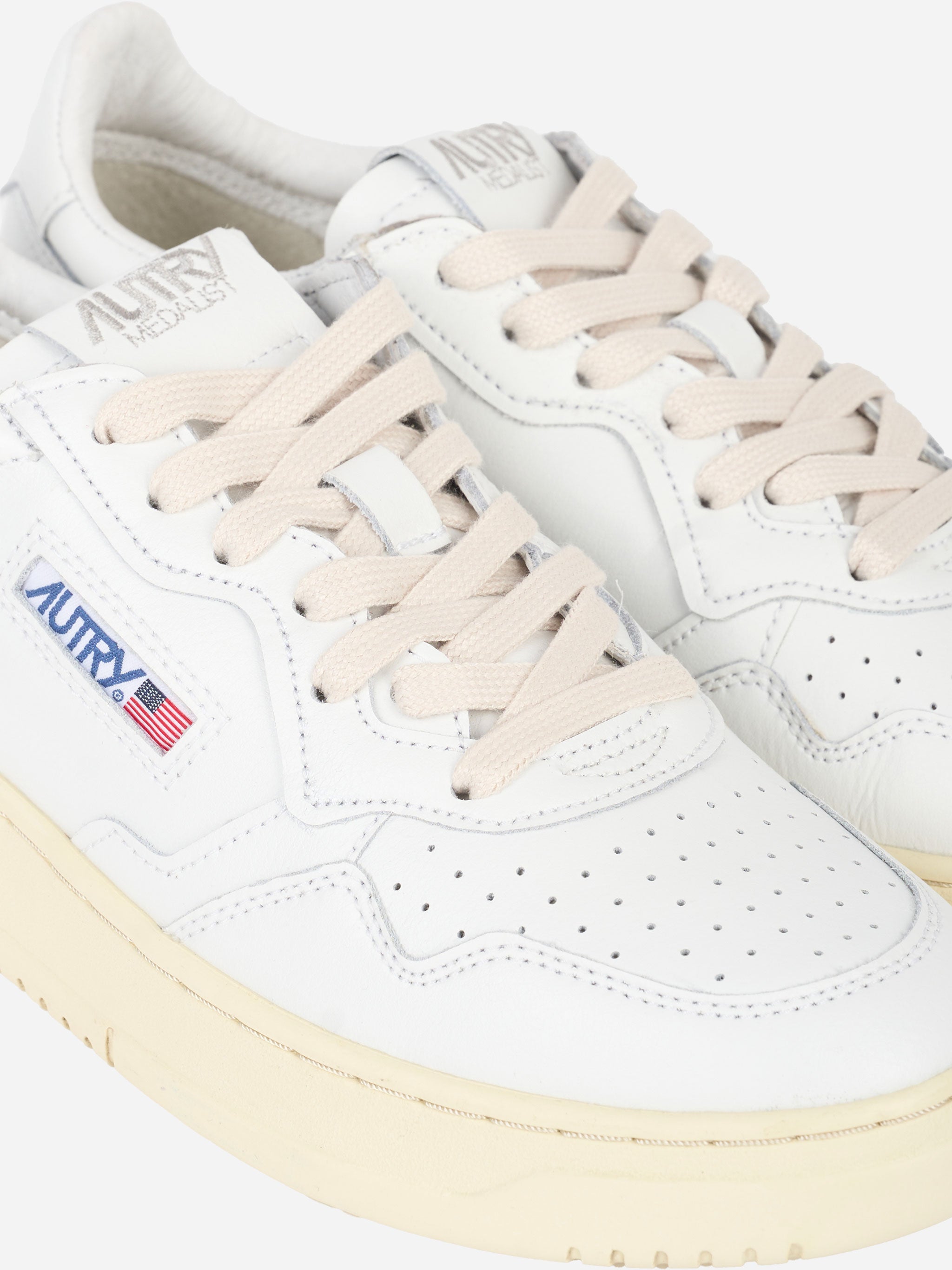 SNEAKERS MEDALIST LOW IN PELLE BIANCA