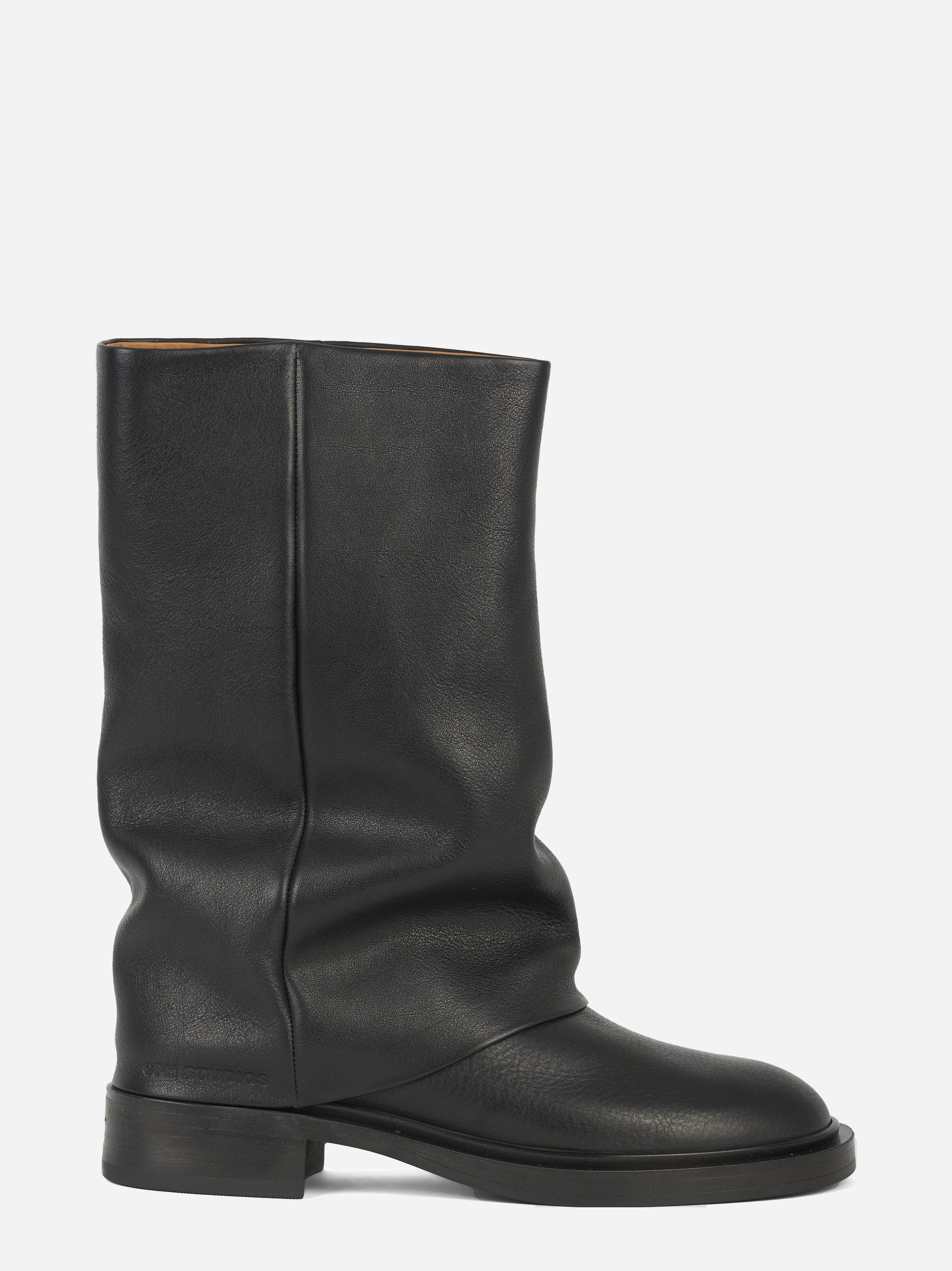 Stivale in pelle nero con gambale oversize