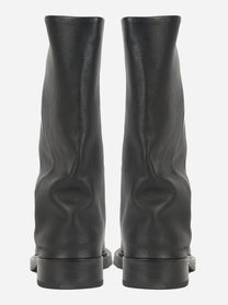 Stivale in pelle nero con gambale oversize