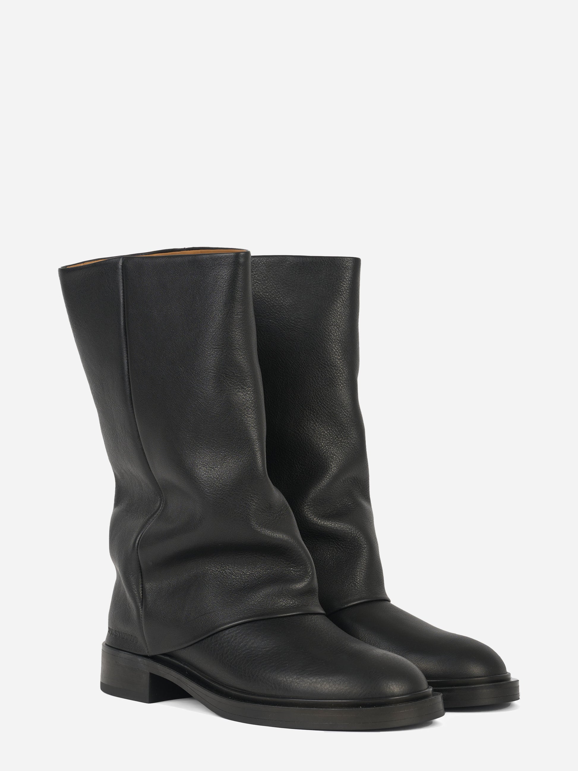 Stivale in pelle nero con gambale oversize