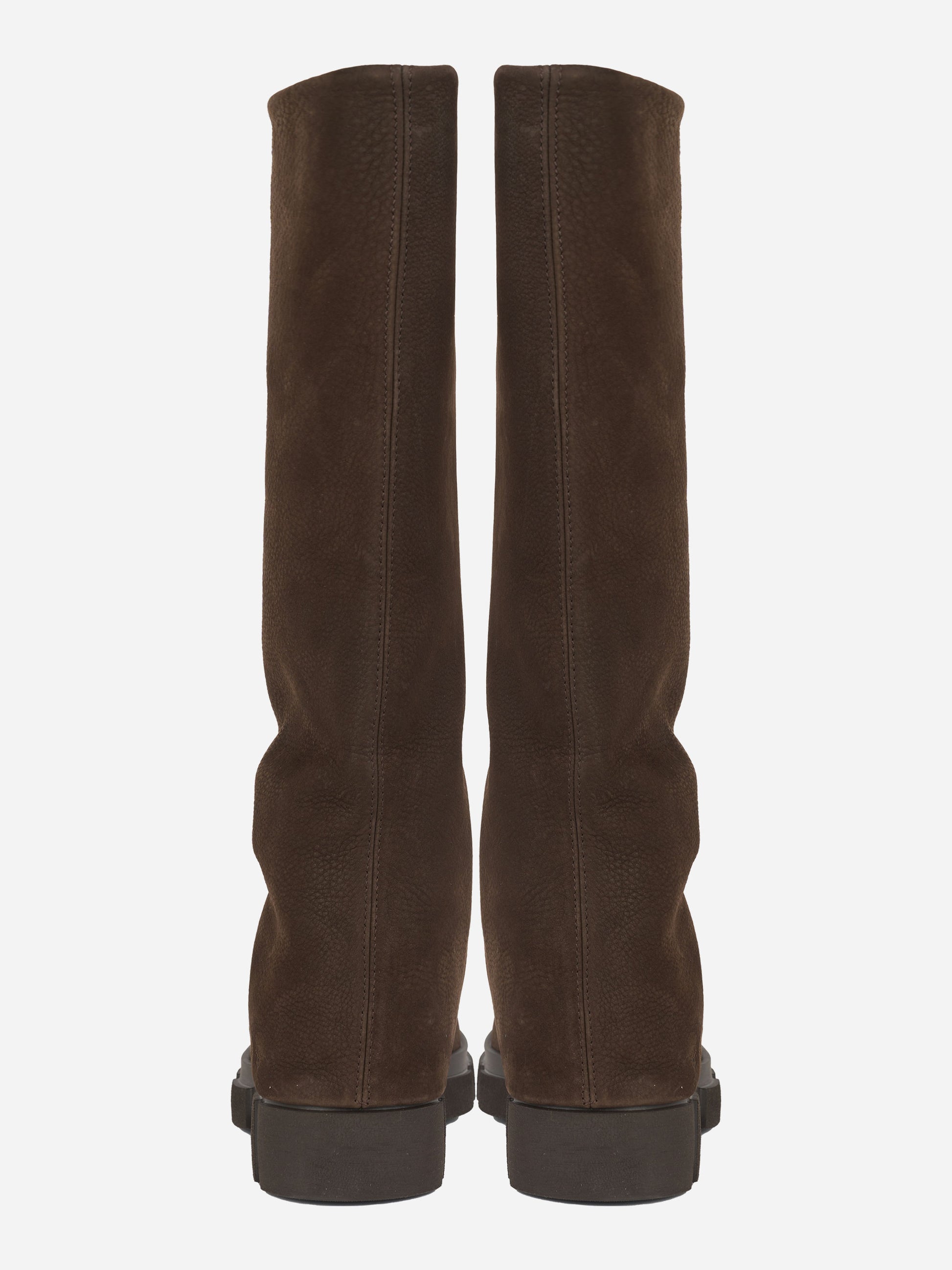 Stivale in nabuk marrone con cambale ripiegato