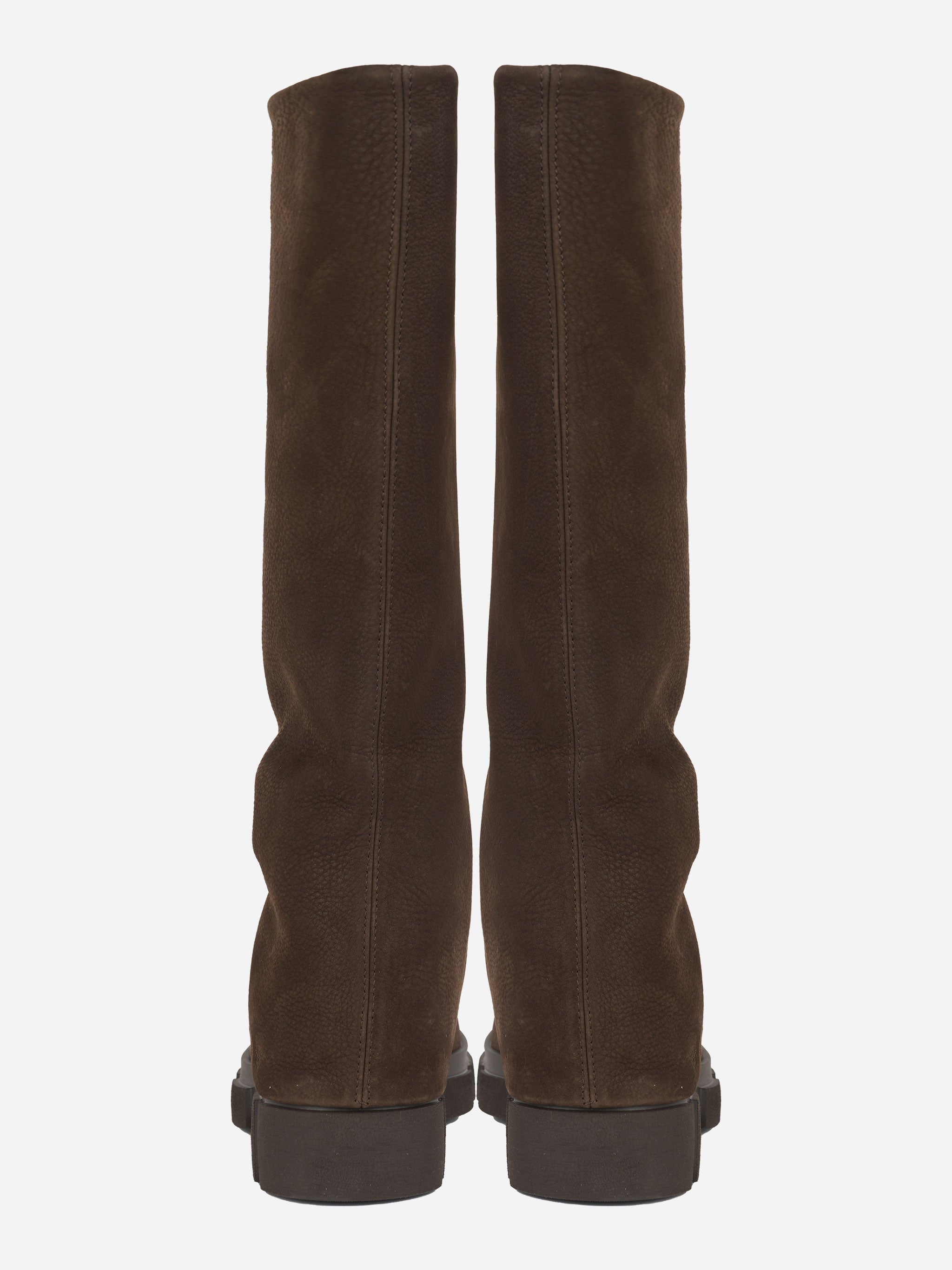 Stivale in nabuk marrone con cambale ripiegato