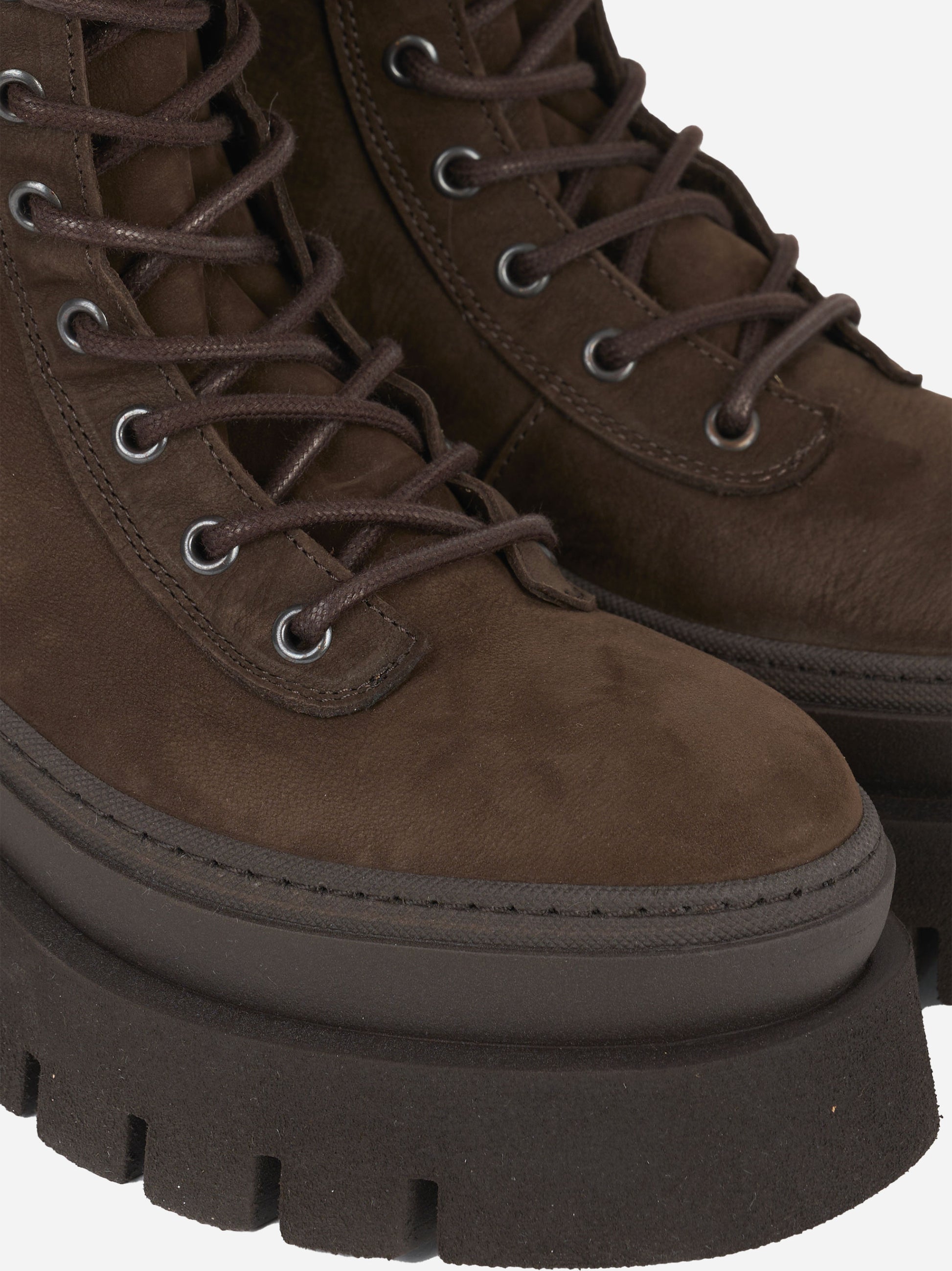 Anfibio in nabuk marrone