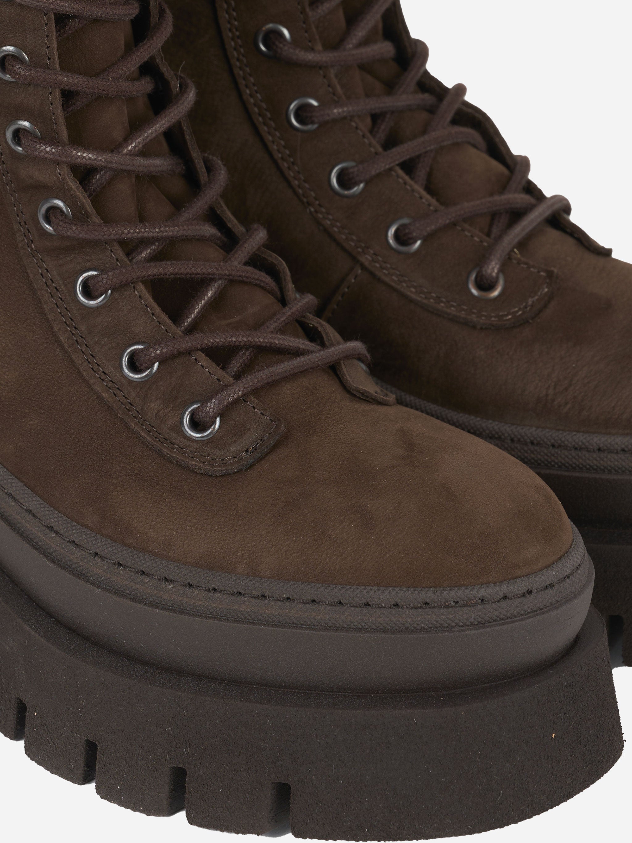 Anfibio in nabuk marrone