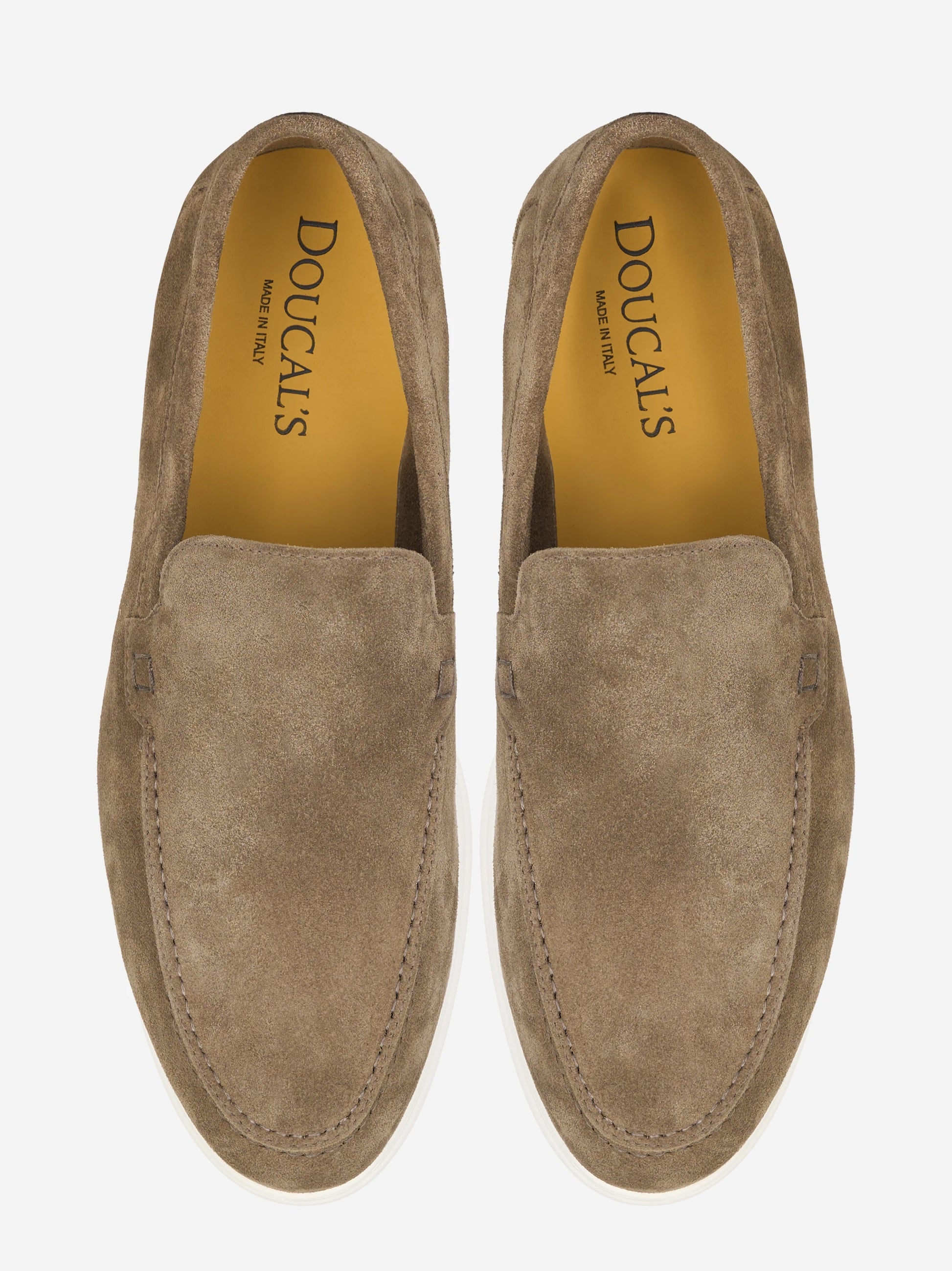 Mocassino in camoscio beige con fondo gomma