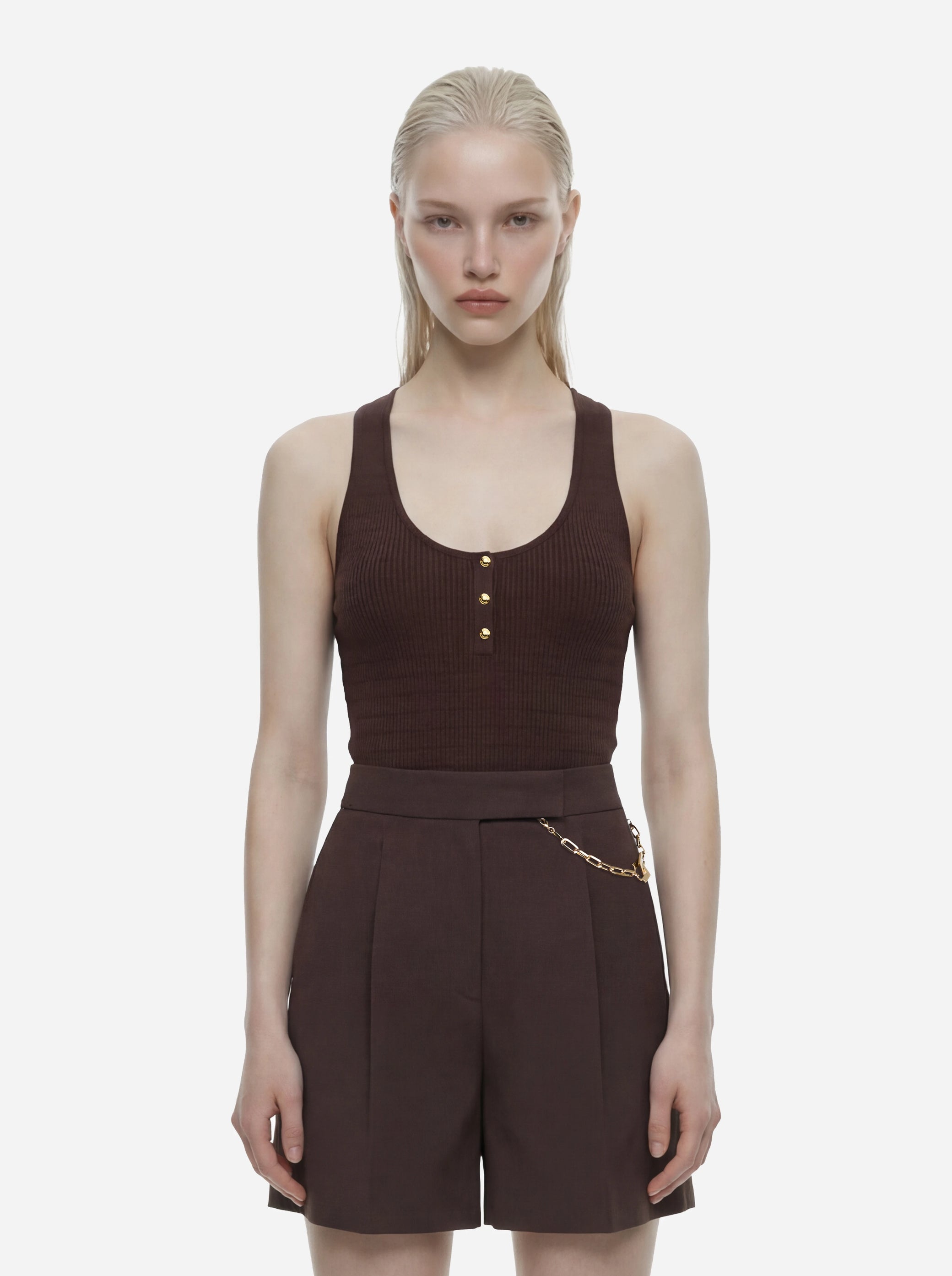 Top in maglia marrone a micro trecce