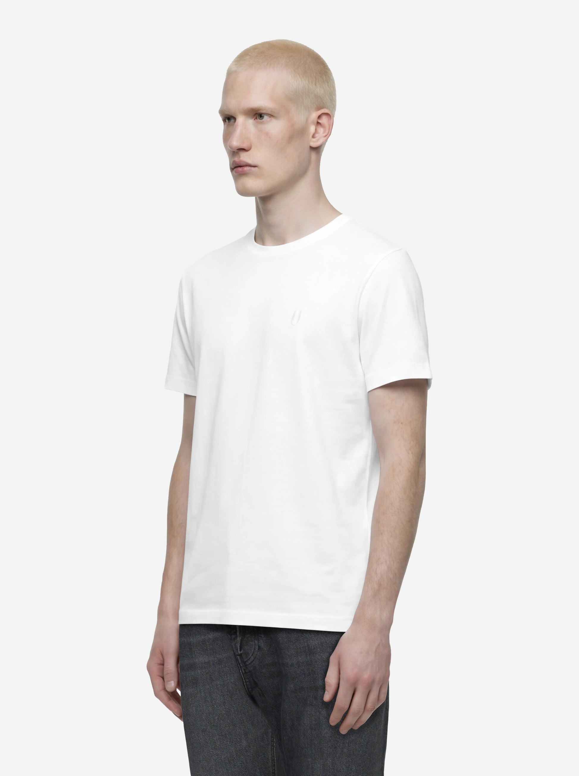 T-shirt girocollo bianca con logo ricamato