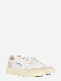 Sneaker Medalist Low in pelle bianca e suede rosa - vista tre quarti