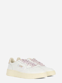 Sneaker Medalist Low in pelle bianca e lilla - vista tre quarti