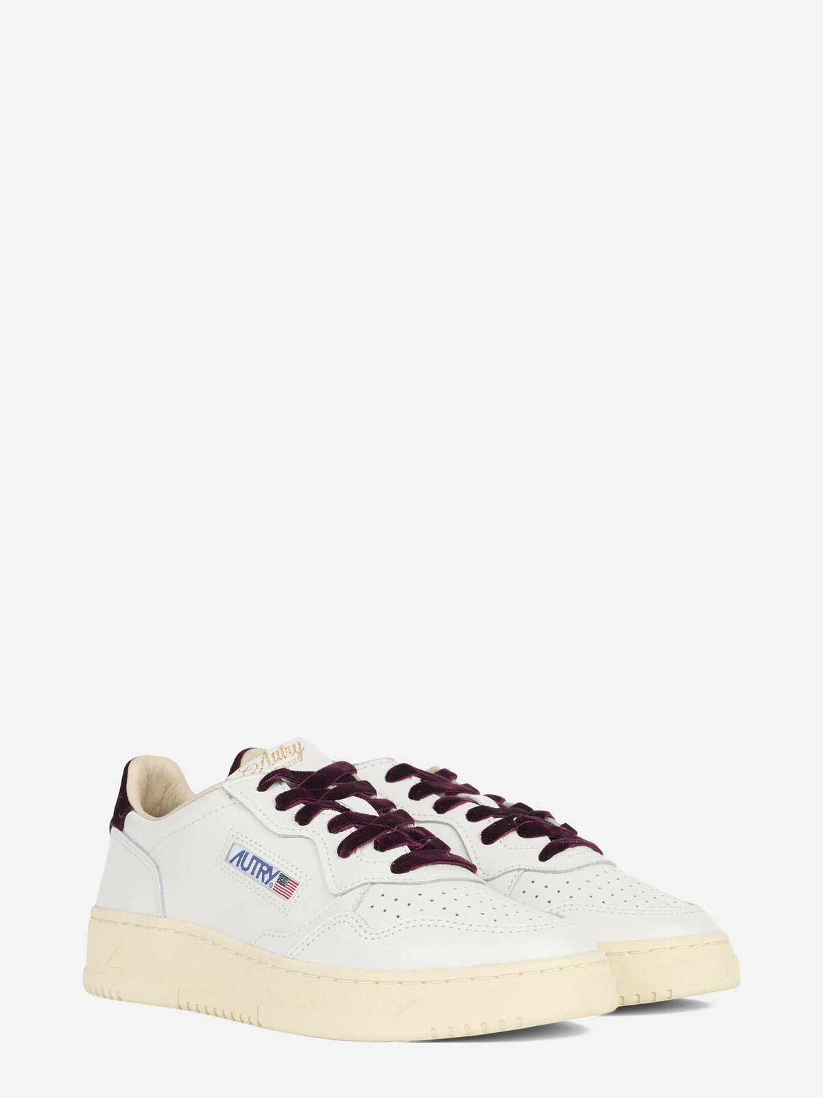 Sneaker Medalist Low in pelle bianca e velluto bordeaux - vista tre quarti