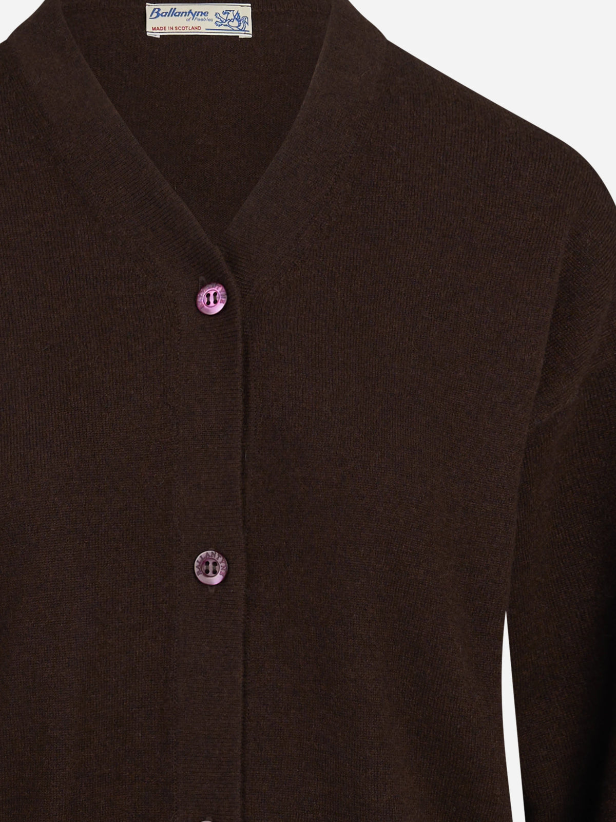 Cardigan con scollo a V in cashmere marrone - dettaglio del prodotto