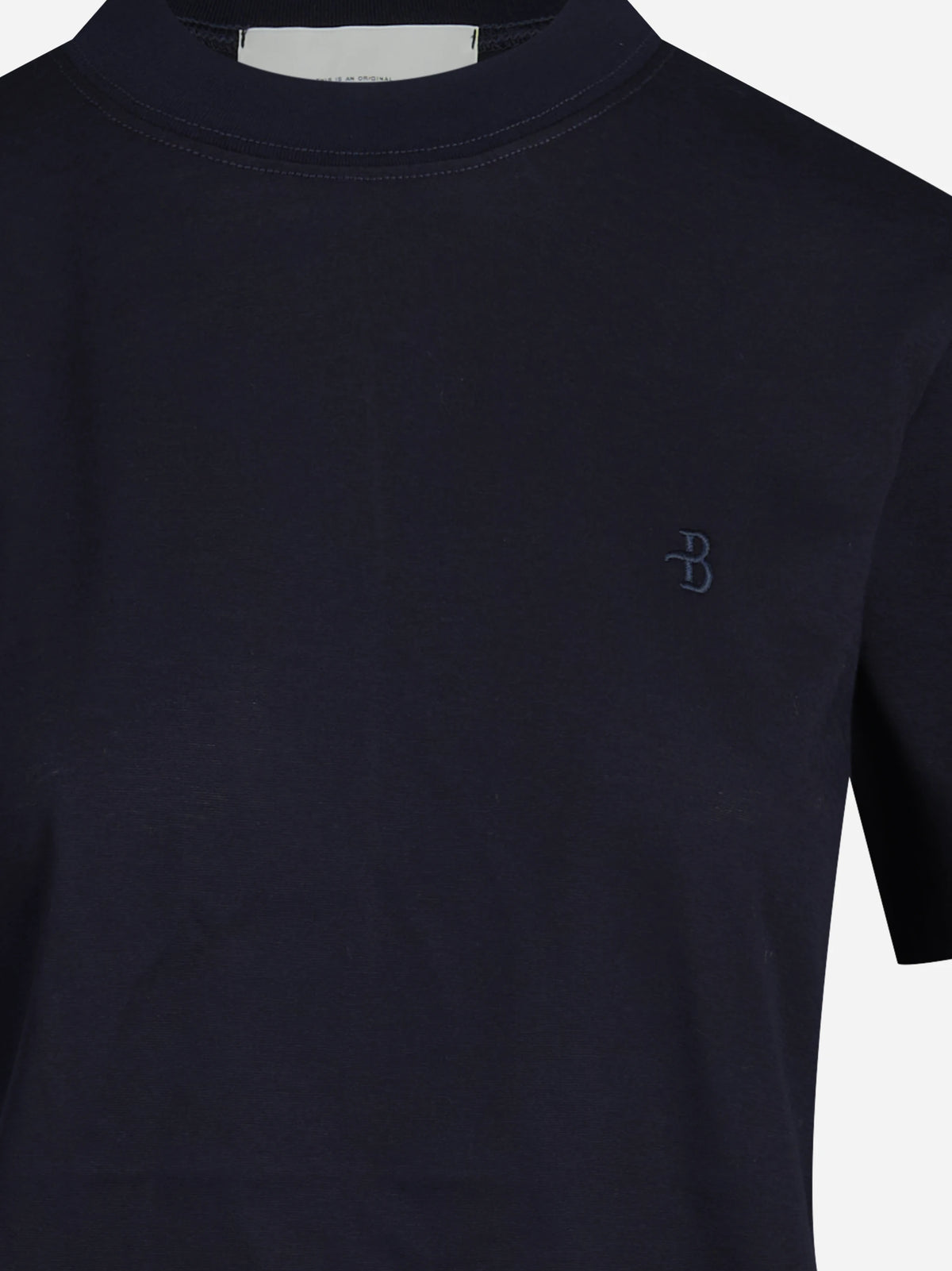 T-shirt con logo ricamato blu - dettaglio del prodotto