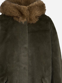 Parka lungo in pelliccia sintetica con cappuccio verde - dettaglio