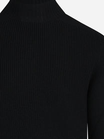 Dolcevita a coste in lana vergine nero - dettaglio del prodotto