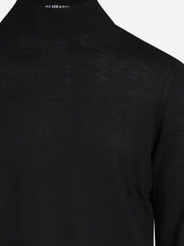 Maglia girocollo in lana vergine nero - dettaglio del prodotto