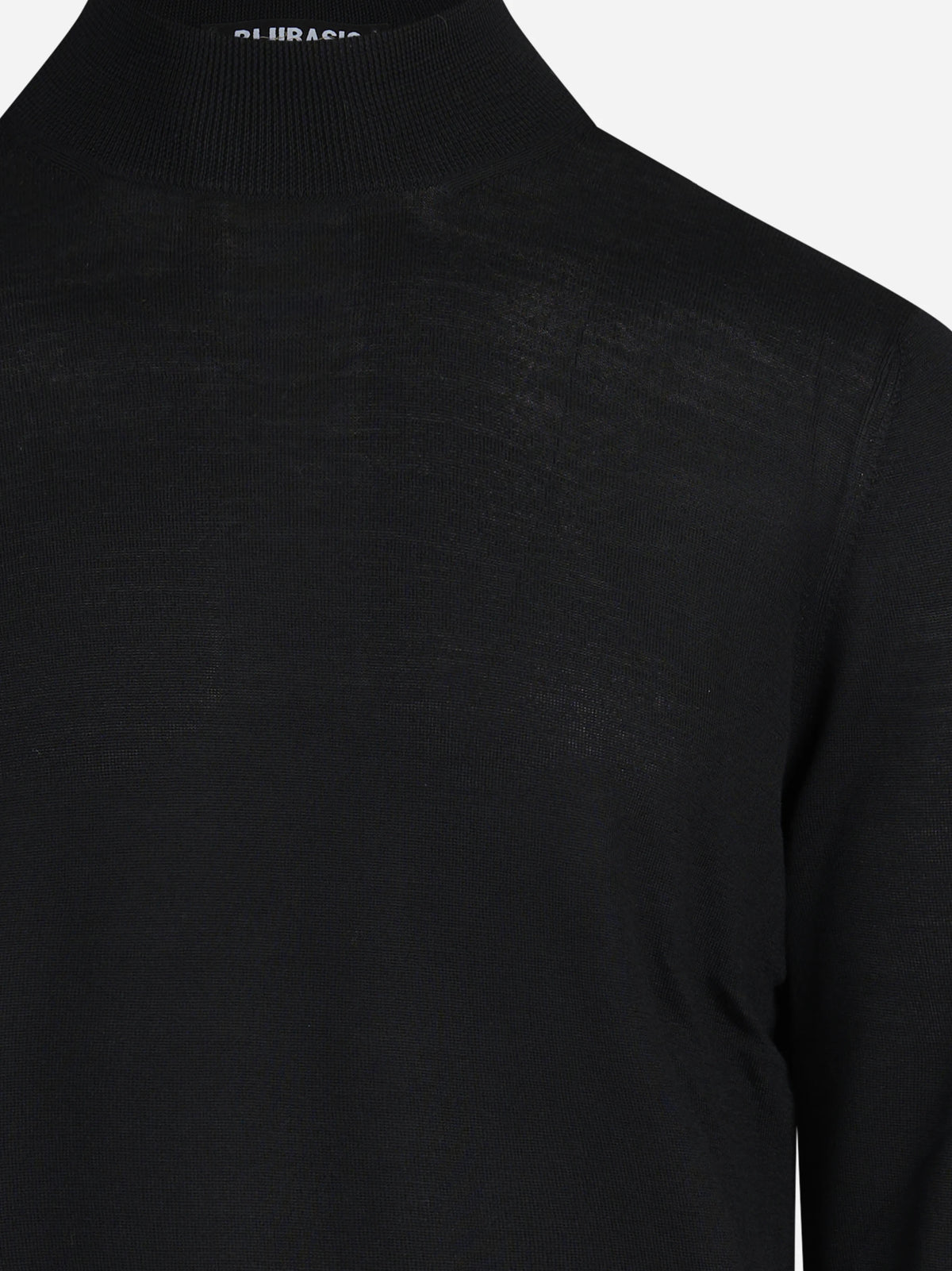 Maglia girocollo in lana vergine nero - dettaglio del prodotto