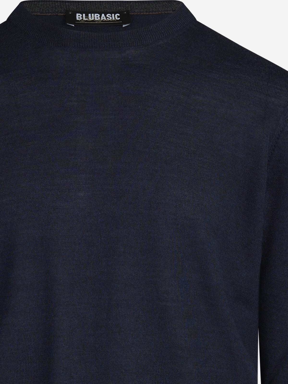 Maglia girocollo in lana e seta blu - dettaglio del prodotto