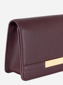 Dettaglio angolo e texture pelle martellata Elisabetta Franchi