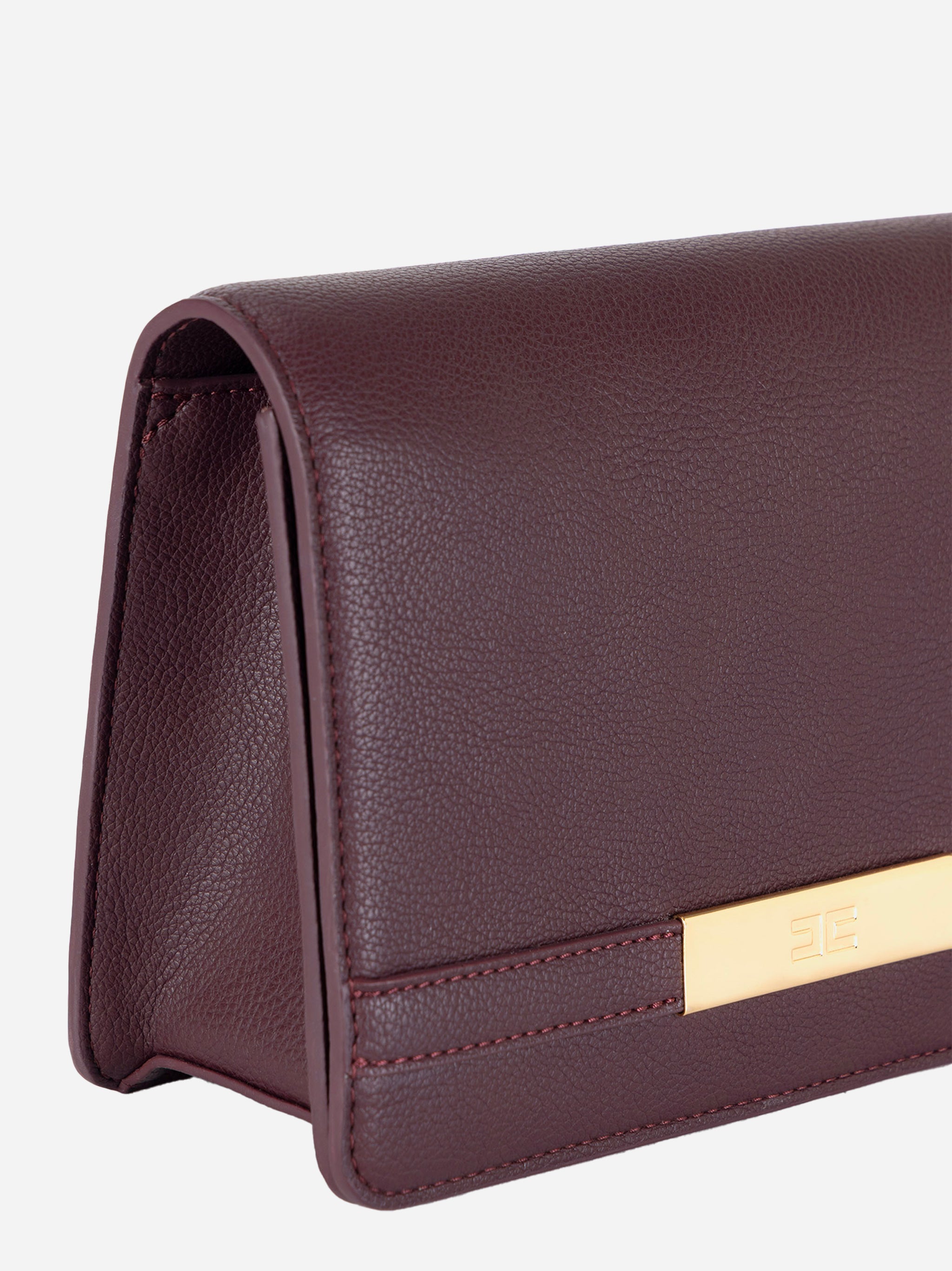 Dettaglio angolo e texture pelle martellata Elisabetta Franchi