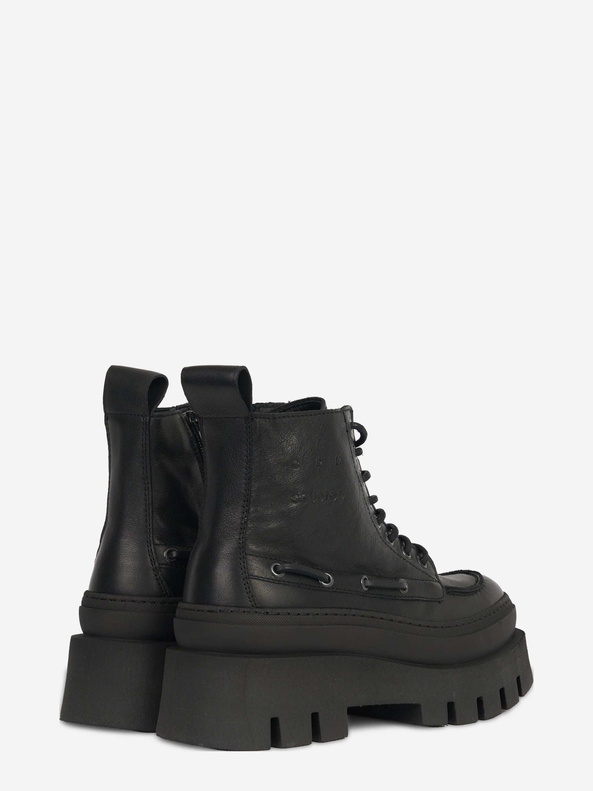 Stivaletto stringato CPH697 in pelle nera - vista laterale della coppia