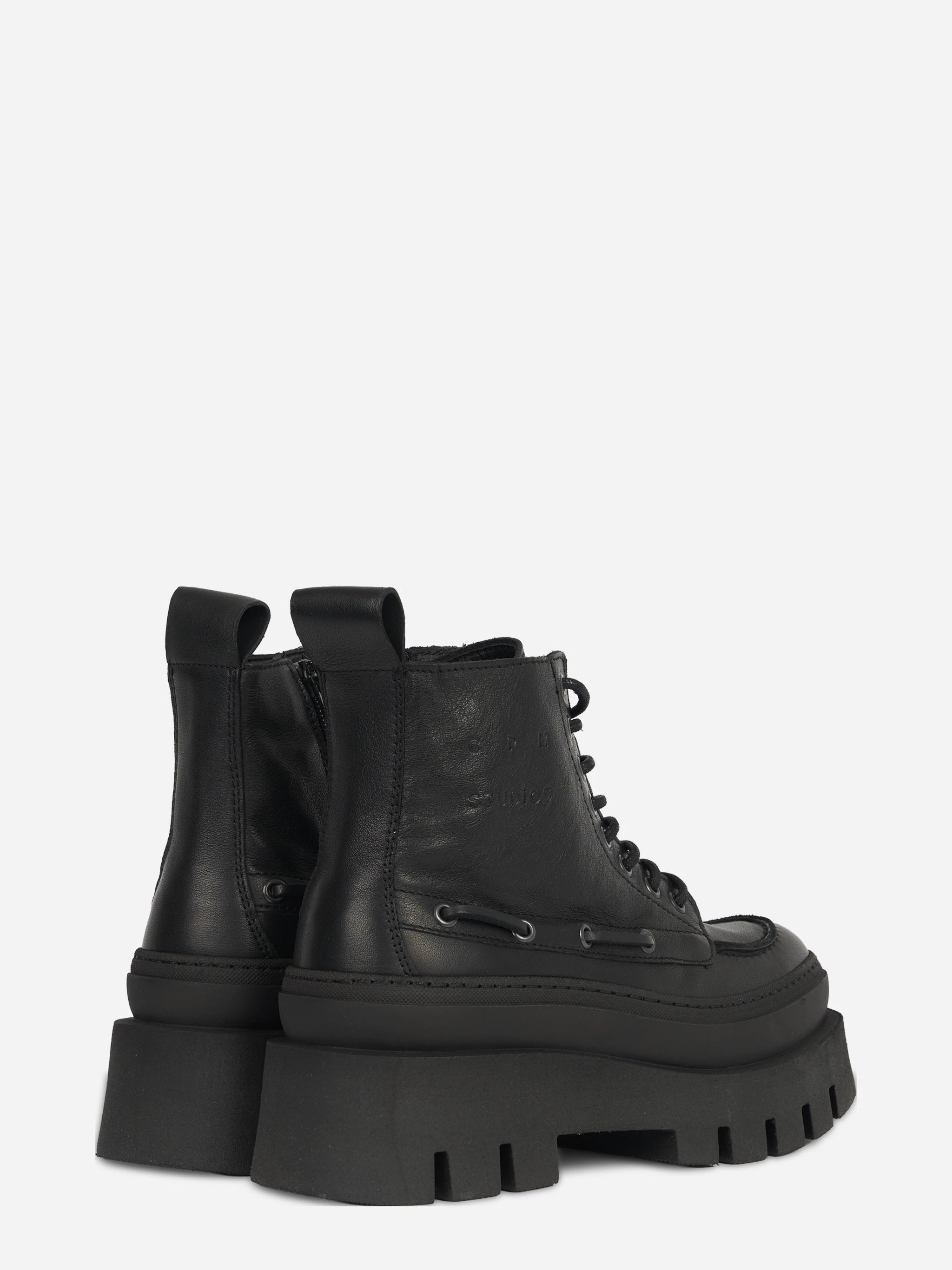 Stivaletto stringato CPH697 in pelle nera - vista laterale della coppia