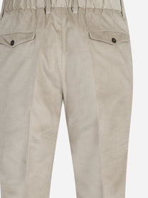 Pantaloni in velluto con vita elasticizzata marrone - dettaglio del prodotto
