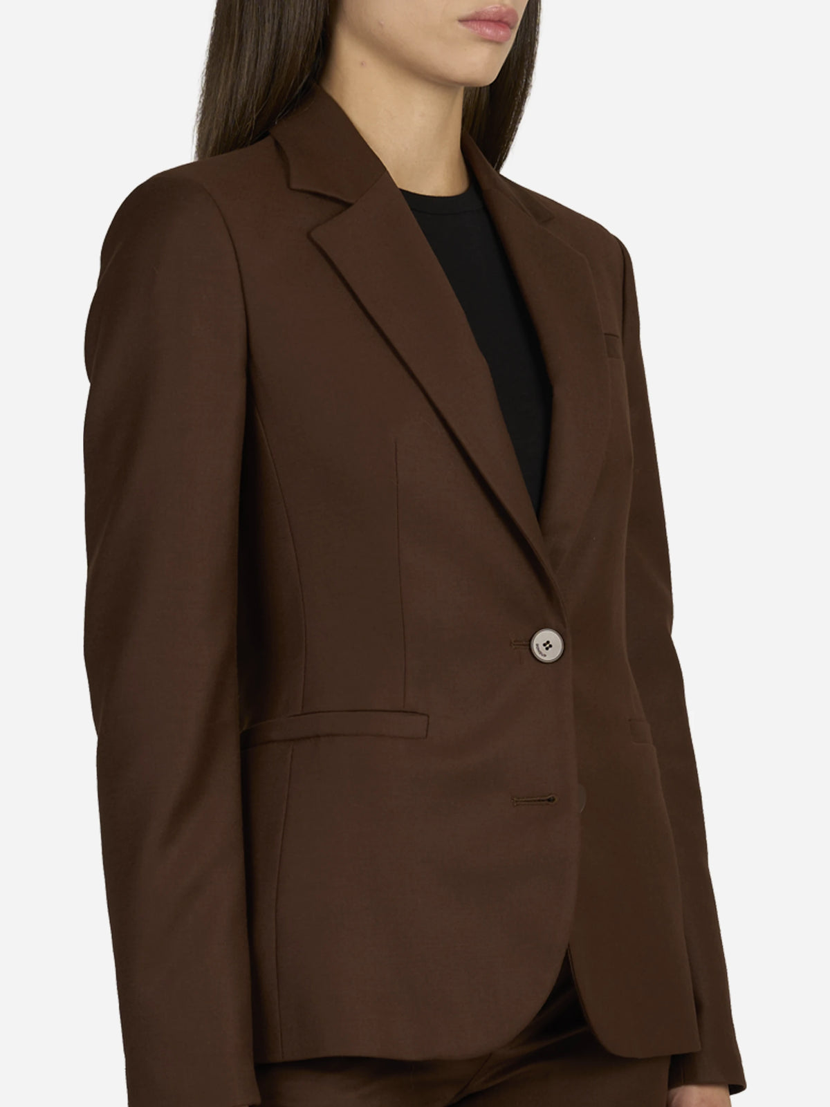 Blazer slim fit in lana stretch marrone - dettaglio indossato