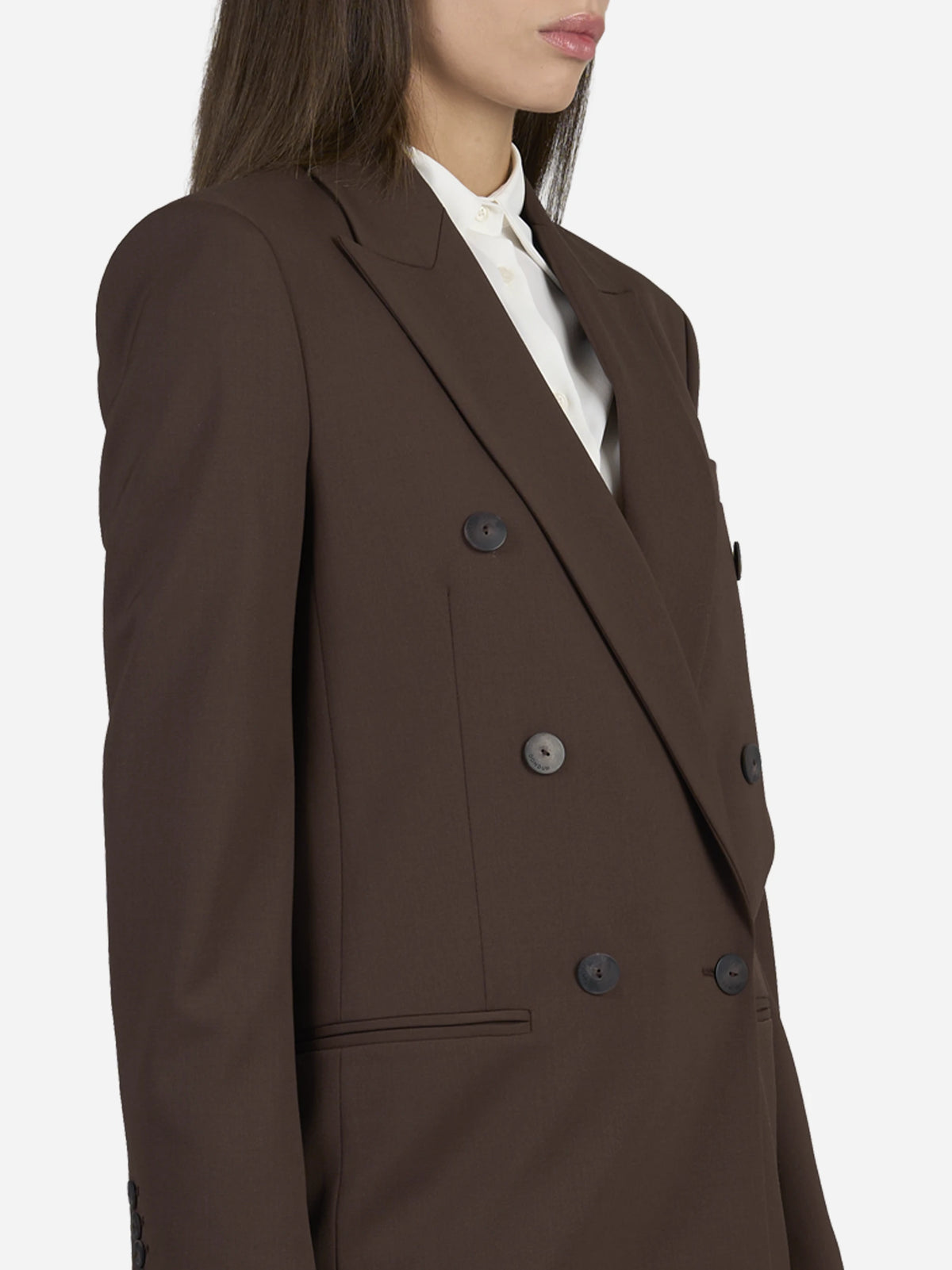 Blazer doppiopetto regular in gabardine di lana - dettaglio indossato